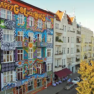 Happy Go Lucky + Vandrerhjem